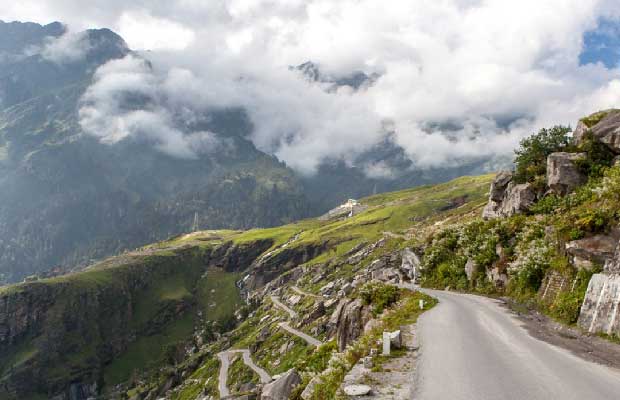 Family Road Trip: Navigating Himachal Scenic Routes